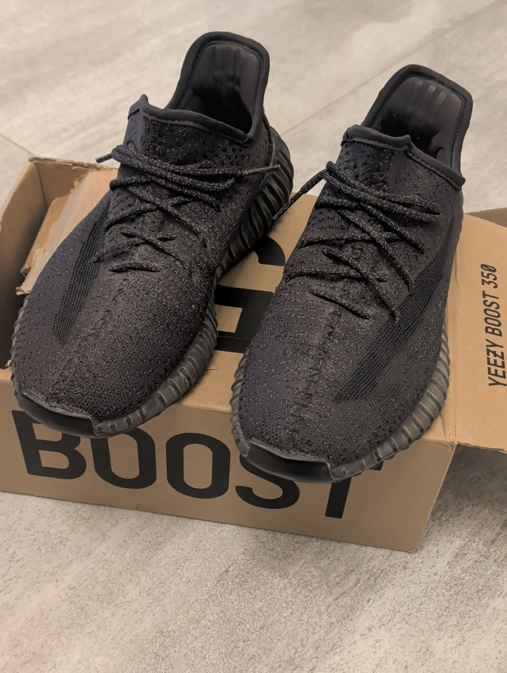Yeezy Boost 350 V2 Triple Black - Men